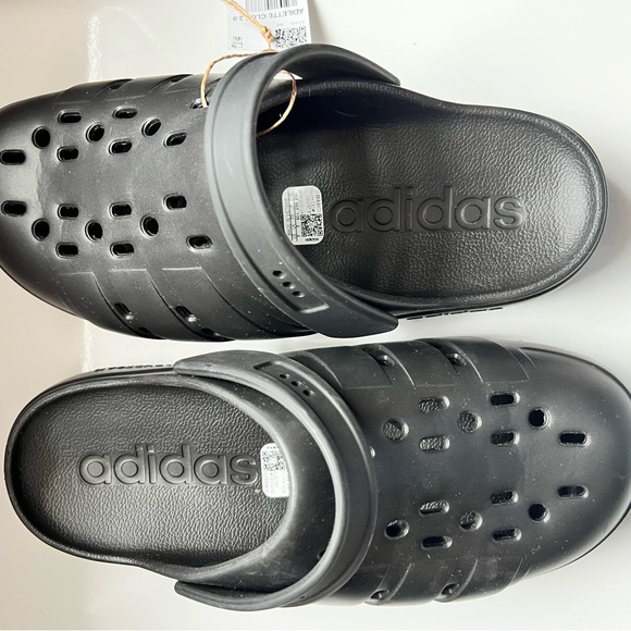 Adidas Adilette 2.0 Black Slip-On Clogs - Picture 7 of 7
